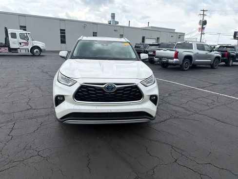 Used 2021 Toyota Highlander Platinum AWD/4WD image 3