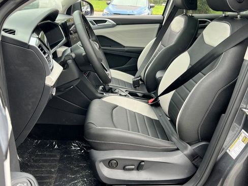 New 2025 Volkswagen Taos SEL image 16