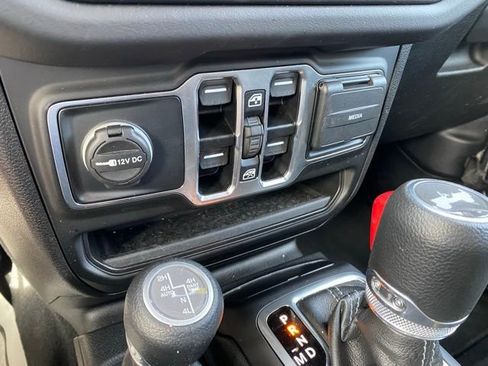 Used 2025 Jeep Wrangler Unlimited Sahara AWD/4WD image 19