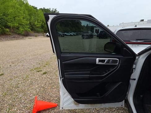 Used 2020 Ford Explorer XLT w/ Equipment Group 202A AWD/4WD image 7