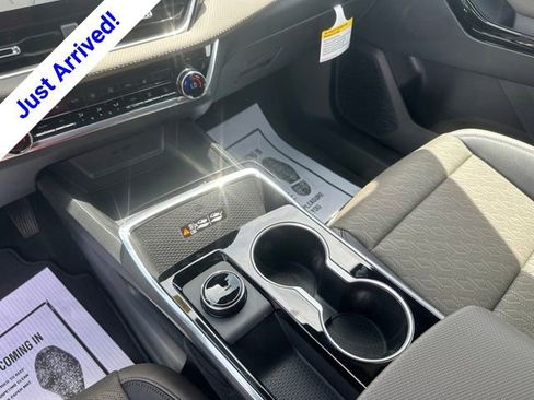 New 2026 Chevrolet Equinox LT w/ Convenience Package II FWD image 25
