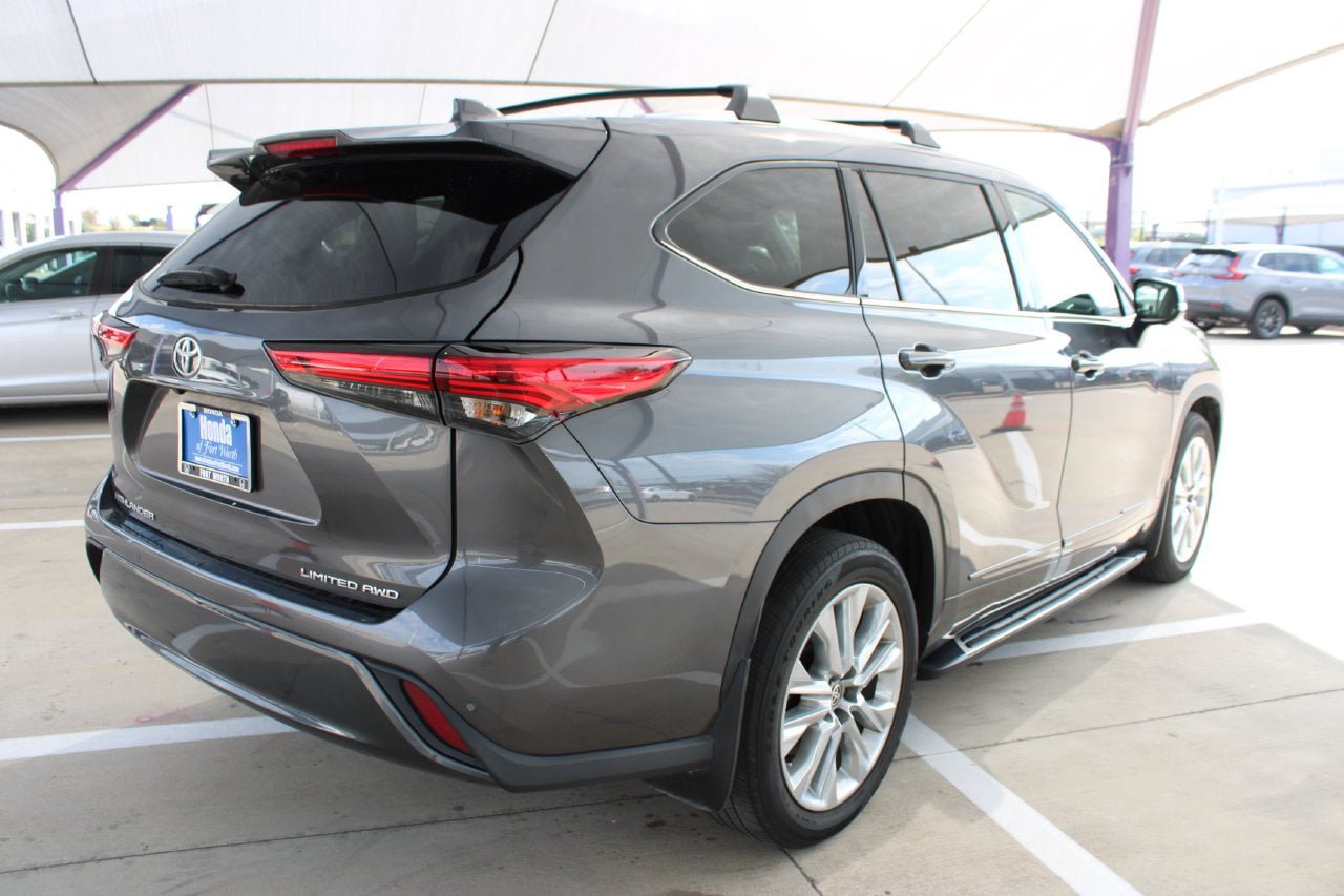Used 2023 Toyota Highlander Limited AWD/4WD image 6