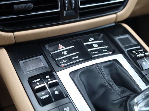 Used 2019 Porsche Macan AWD/4WD image 20