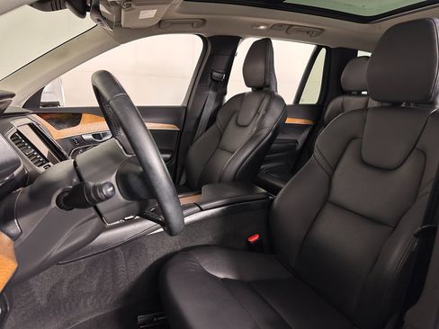 Used 2024 Volvo XC90 T8 Plus w/ Protection Package Premier image 34