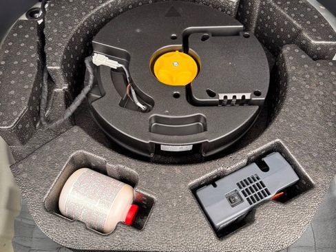 Used 2025 Nissan Murano SV AWD/4WD image 15