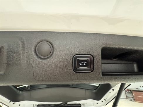 Used 2022 Chevrolet Equinox RS w/ RS Leather Package image 15