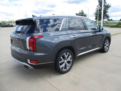 Used 2022 Hyundai Palisade SEL w/ Premium Package FWD image 4