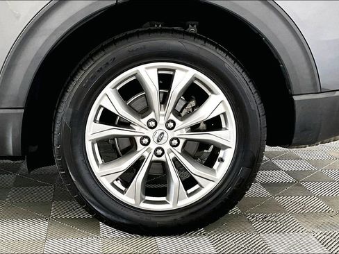 Used 2020 Ford Explorer XLT w/ Equipment Group 202A image 8