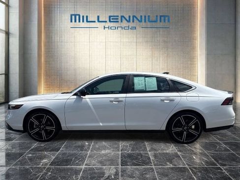 Used 2023 Honda Accord Sport image 2