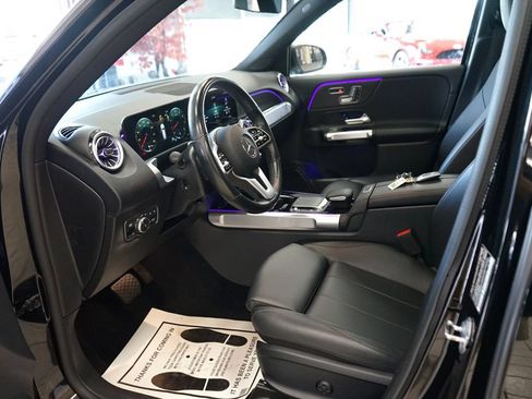 Used 2023 Mercedes-Benz GLB 250 4MATIC w/ Premium Package image 26