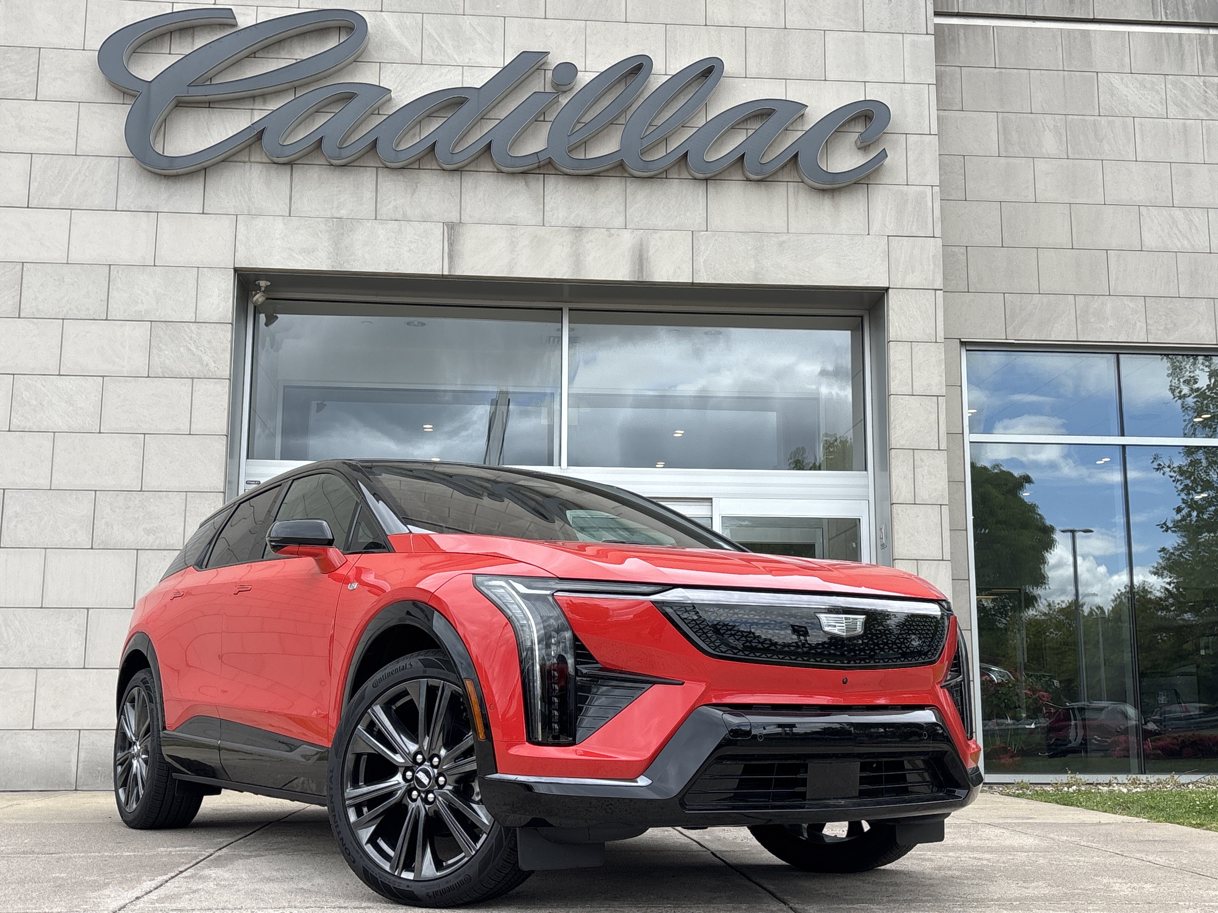 Used 2025 Cadillac Optiq Sport 2 AWD/4WD image 1