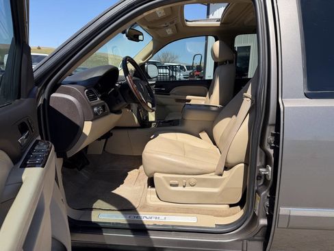 Used 2011 GMC Yukon Denali AWD/4WD image 10