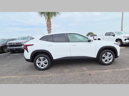 New 2026 Chevrolet Trax LS FWD image 16