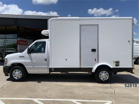 Used 2023 Ford E-350 and Econoline 350 Super Duty w/ Power Windows & Locks Group RWD image 4