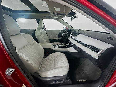 Used 2025 Mitsubishi Outlander SEL AWD/4WD image 34