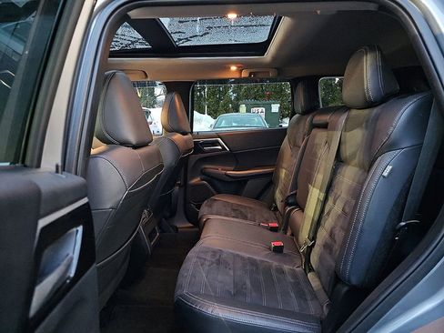 Used 2022 Mitsubishi Outlander SE image 11