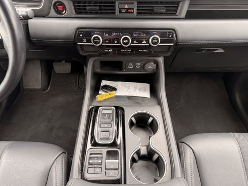 Used 2024 Honda Pilot Touring image 20