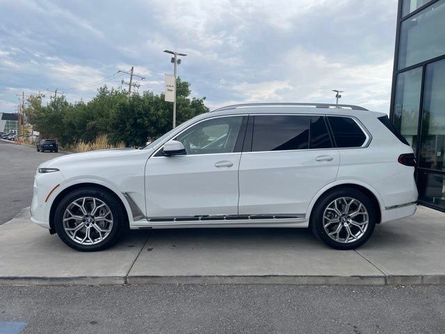 Used 2025 BMW X7 xDrive40i AWD/4WD image 4