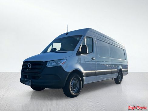 Used 2026 Mercedes-Benz Sprinter 2500 image 2