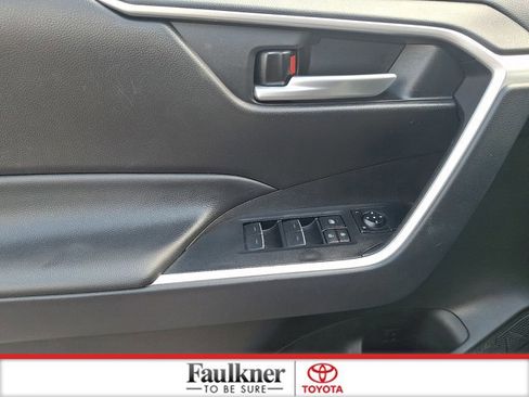 Used 2025 Toyota RAV4 XLE AWD/4WD image 12
