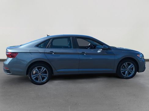 Used 2024 Volkswagen Jetta SE image 6