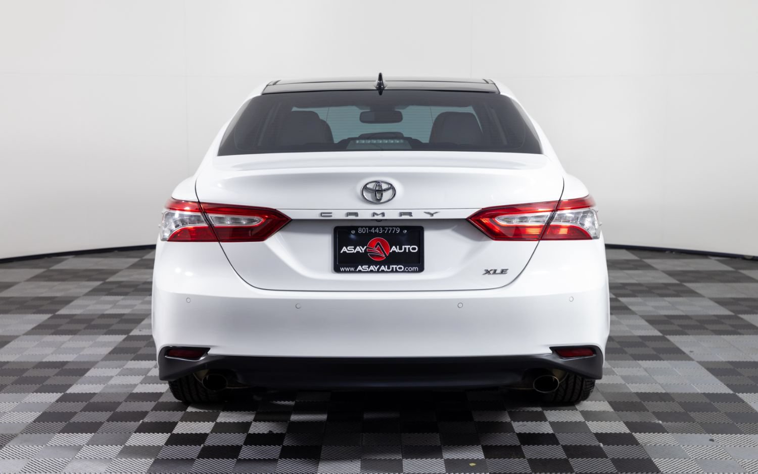Used 2018 Toyota Camry XLE FWD image 6