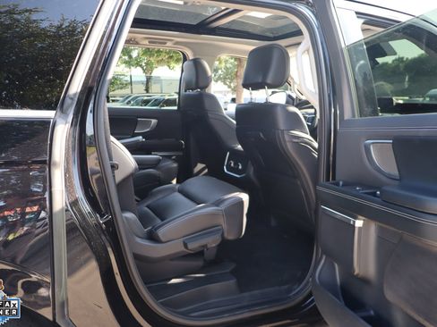 Used 2025 Ford Expedition Max Platinum AWD/4WD image 29