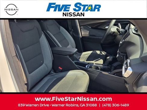 Used 2022 Chevrolet TrailBlazer LT FWD image 17