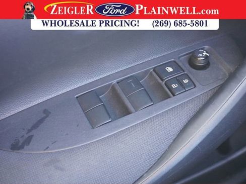 Used 2025 Toyota Corolla LE image 25