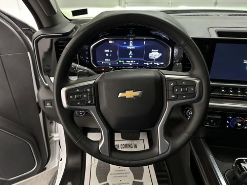 Used 2025 Chevrolet Silverado 1500 LTZ w/ Z71 Off-Road Package AWD/4WD image 32