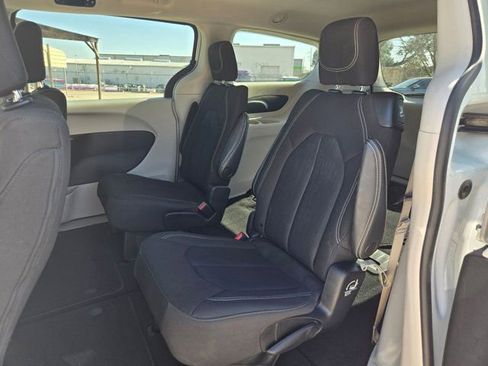 Used 2023 Chrysler Voyager LX image 25
