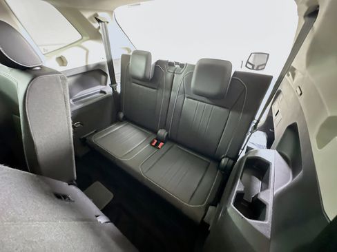 Used 2023 Volkswagen Tiguan SE FWD image 32