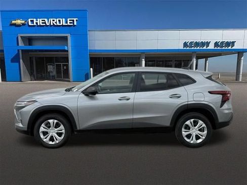 Used 2024 Chevrolet Trax LS FWD image 26