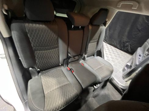 Used 2019 Nissan Rogue S image 18