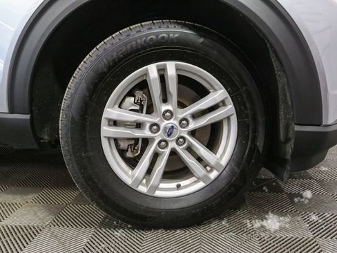 Used 2023 Ford Explorer XLT w/ Equipment Group 202A AWD/4WD image 15