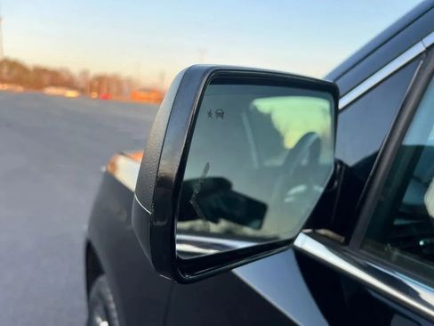 Used 2018 Chevrolet Suburban LT w/ Luxury Package image 29