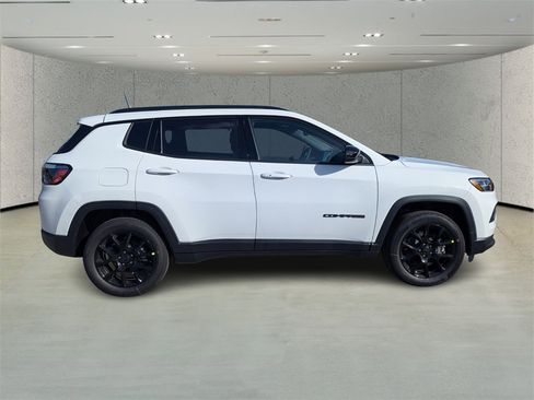 New 2026 Jeep Compass Latitude image 3