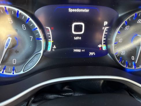 Used 2023 Chrysler Pacifica Touring-L FWD image 16