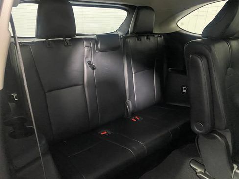 Used 2020 Toyota Highlander XLE AWD/4WD image 11