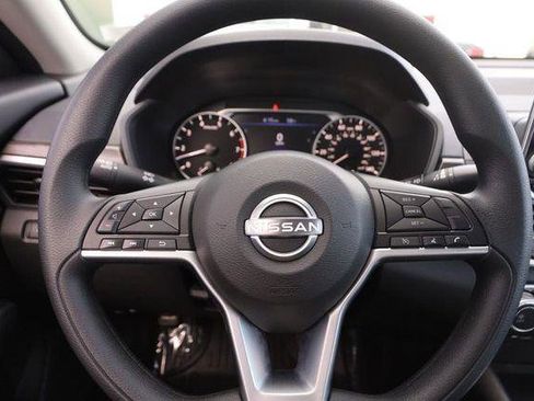 Used 2025 Nissan Altima 2.5 SV image 10