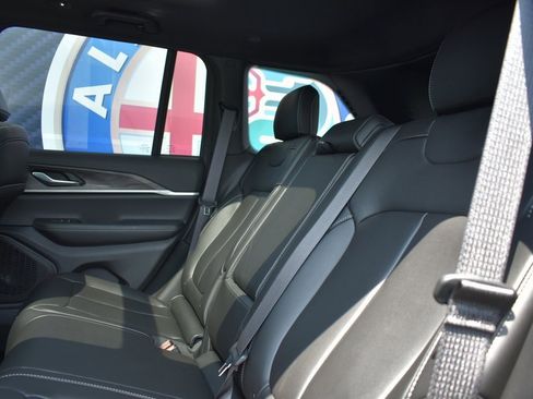 Used 2025 Jeep Grand Cherokee Limited w/ Black Appearance Package image 53