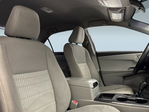 Used 2016 Toyota Camry LE image 29