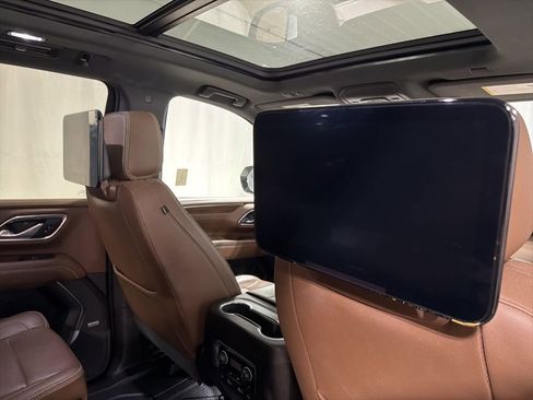 Used 2021 Chevrolet Suburban High Country image 23