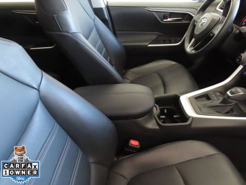 Used 2022 Toyota RAV4 XLE Premium image 27