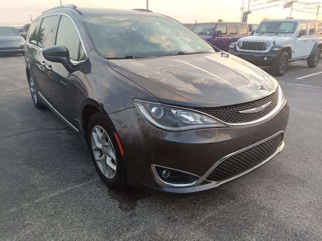 Used 2018 Chrysler Pacifica Touring-L w/ Tire & Wheel Group FWD image 1