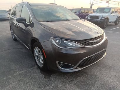 Used 2018 Chrysler Pacifica Touring-L w/ Tire & Wheel Group
