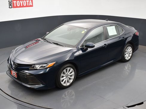 Used 2019 Toyota Camry LE image 23