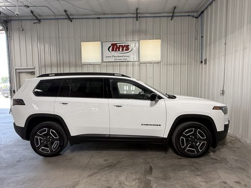 Used 2026 Jeep Cherokee Limited AWD/4WD image 2
