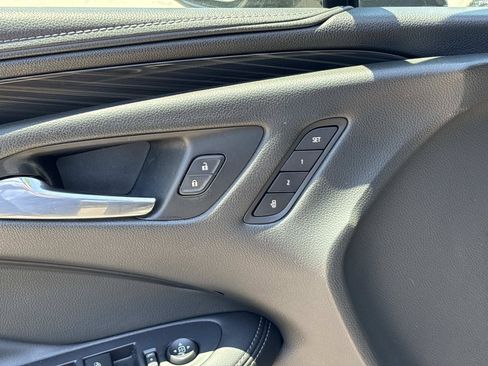Used 2020 Buick Envision Essence w/ Experience Buick Package FWD image 13