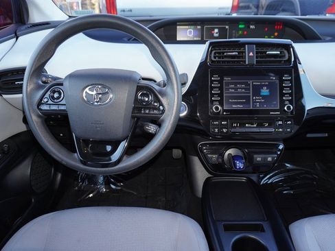 Used 2022 Toyota Prius LE image 11